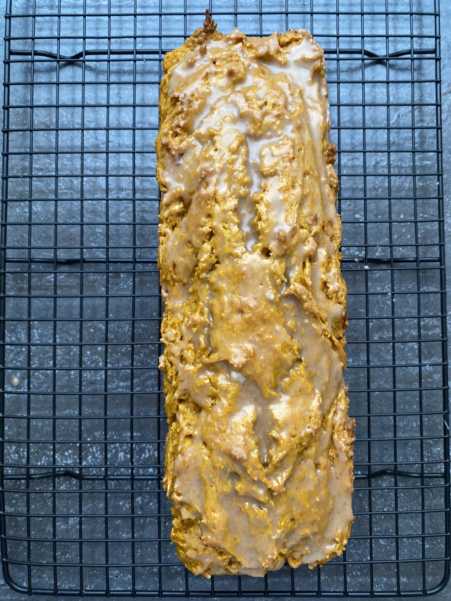 Schneller Kürbiskuchen mit Zimtglasur - Backen mit Minis