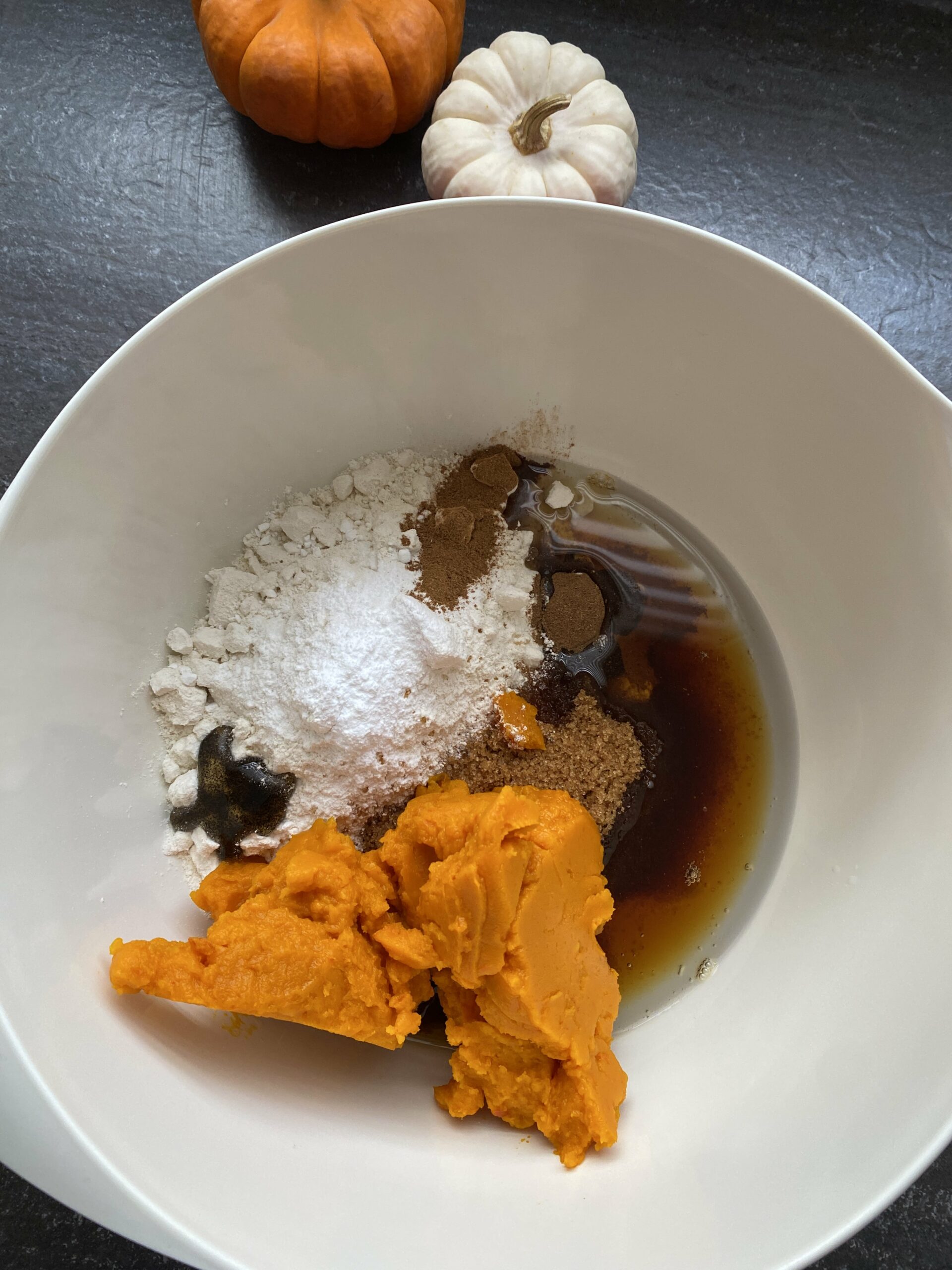 Schneller Kürbiskuchen mit Zimtglasur - Backen mit Minis