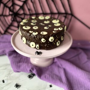 Saftiger Schokokuchen mit Schokoaugen: ein kinderleichter & leckerer Halloweenkuchen