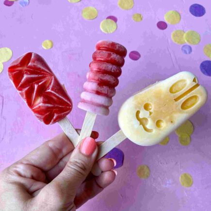 Gesundes Eis für Kinder selber machen. Eine wunderbare Beschäftigung für die Sommerferien.