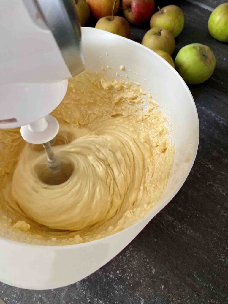 Das Rezept für unseren Apfelkuchen mit Zimtstreuseln ist ein himmlisches Herbstrezept für die ganze Familie.