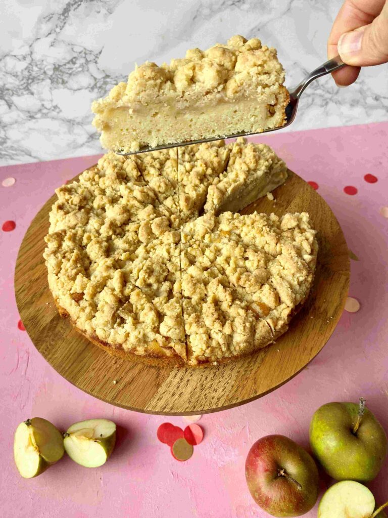Das Rezept für unseren Apfelkuchen mit Zimtstreuseln ist ein himmlisches Herbstrezept für die ganze Familie.