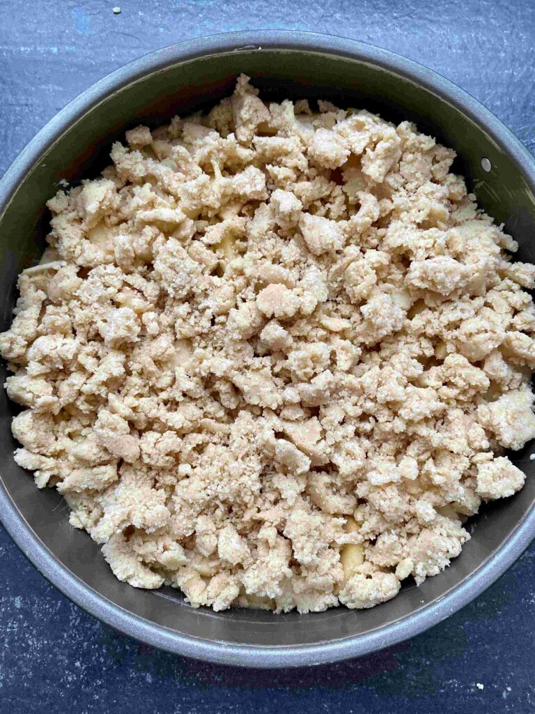 Das Rezept für unseren Apfelkuchen mit Zimtstreuseln ist ein himmlisches Herbstrezept für die ganze Familie.