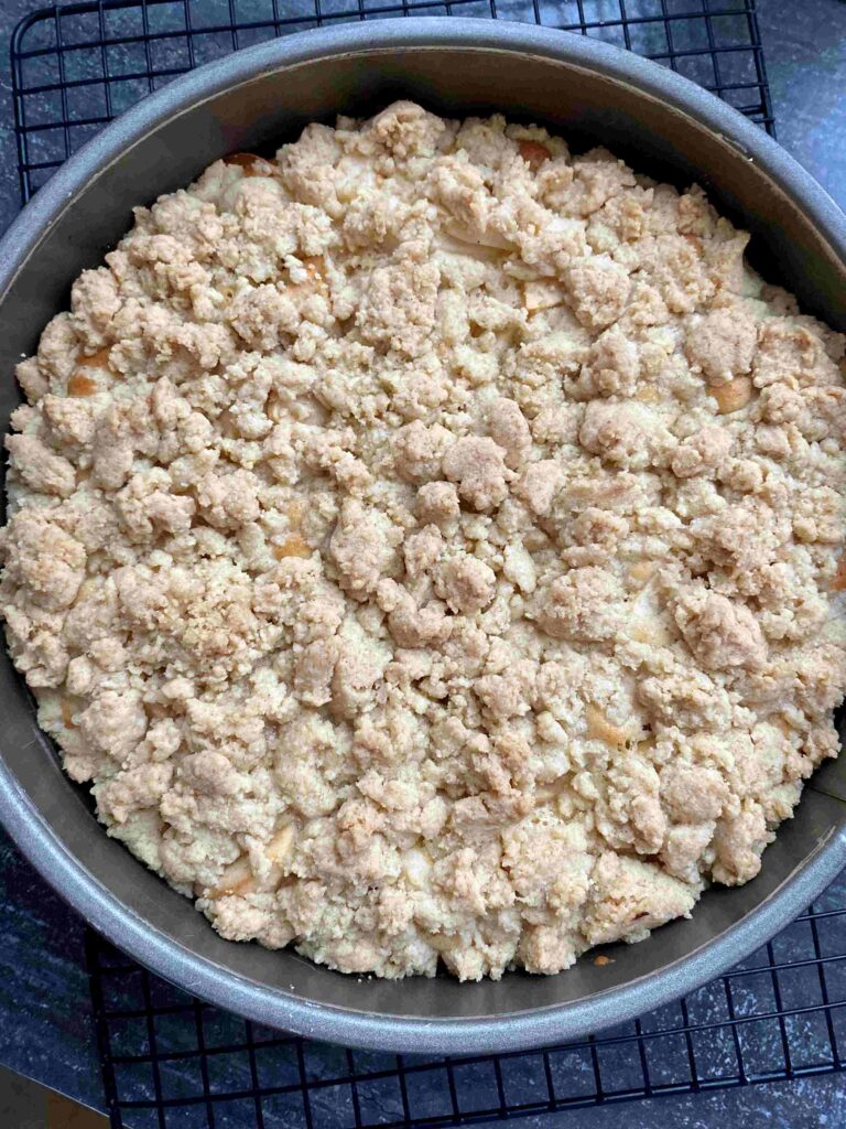 Das Rezept für unseren Apfelkuchen mit Zimtstreuseln ist ein himmlisches Herbstrezept für die ganze Familie.