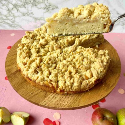 Das Rezept für unseren Apfelkuchen mit Zimtstreuseln ist ein himmlisches Herbstrezept für die ganze Familie.