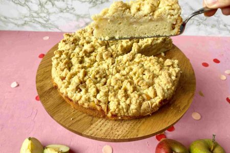 Das Rezept für unseren Apfelkuchen mit Zimtstreuseln ist ein himmlisches Herbstrezept für die ganze Familie.