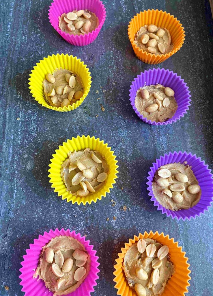 Gesunde Snicker-Taler ohne Industriezucker und ohne Backen.