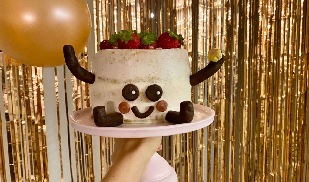 Eine cremige Erdbeertorte zum 11. Geburtstag. Eine Kawaiitorte als Geburtstagstorte.
