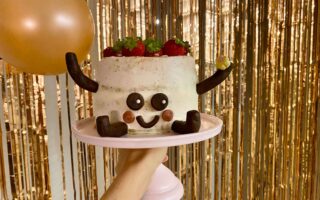 Eine cremige Erdbeertorte zum 11. Geburtstag. Eine Kawaiitorte als Geburtstagstorte.